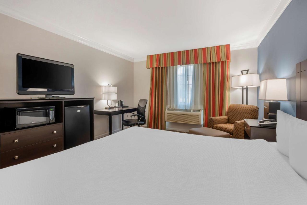 Western Colonial Hotel 3*